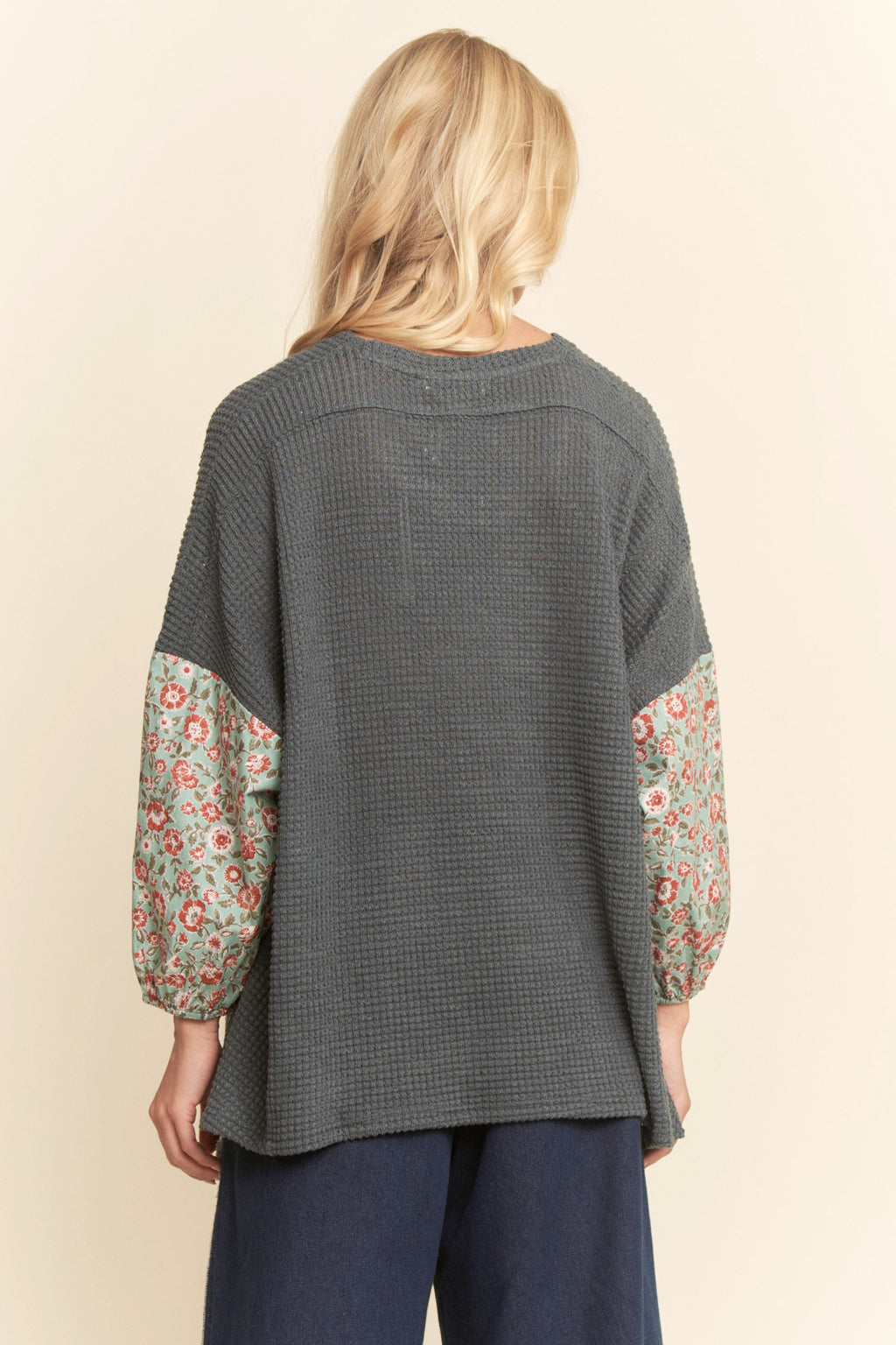 Davi & Dani Waffle Knit Multi-flower Print Sleeves Top