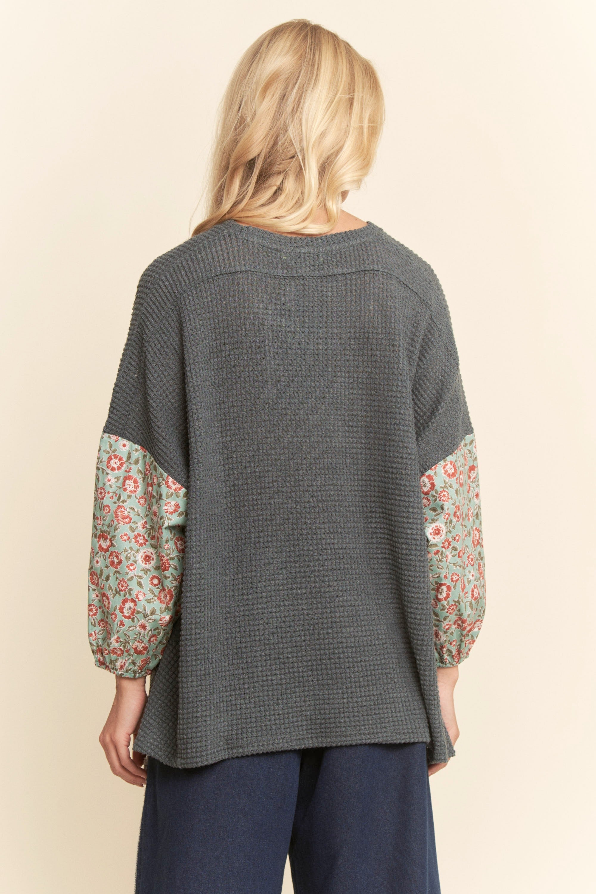 Davi & Dani Waffle Knit Multi-flower Print Sleeves Top