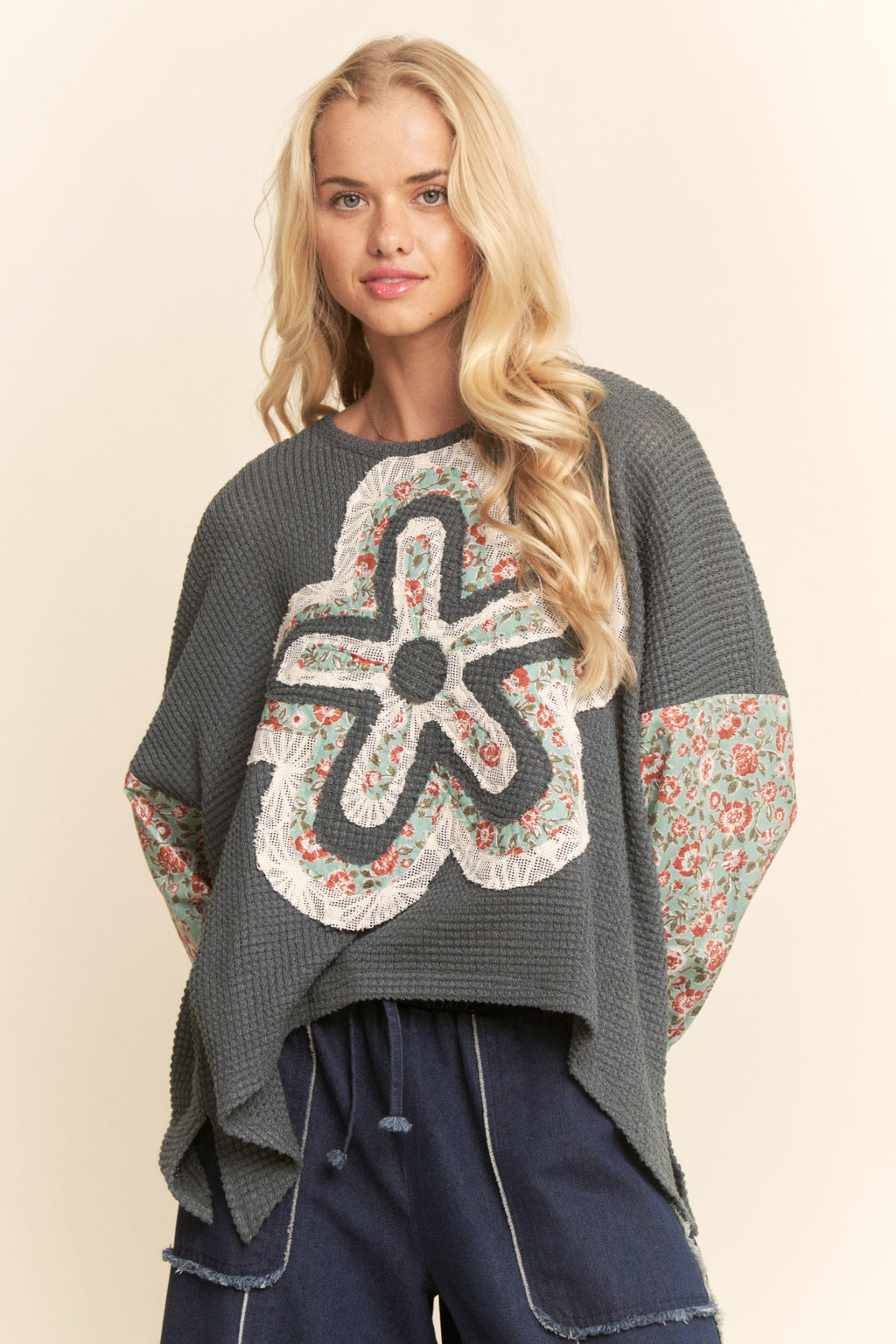 Davi & Dani Waffle Knit Multi-flower Print Sleeves Top