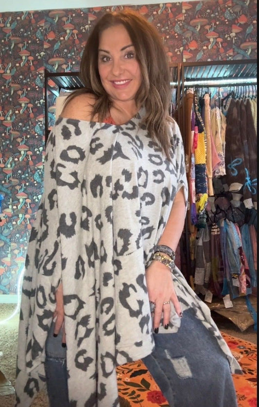 Oddi plus size leopard printed knit top with bold animal print design